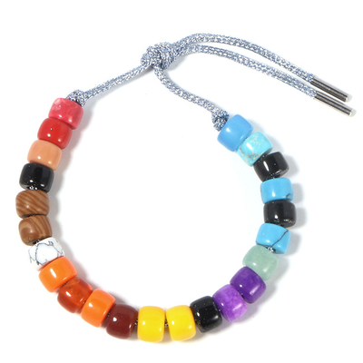 USA-Feiertag rot und blaues Steinstärken-Perlen-Armband zusammengebracht mit justierbarem Verschluss der silbernen Schnur