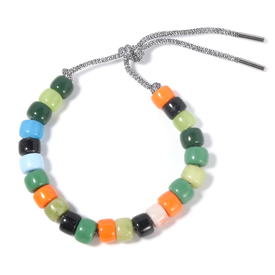 Bördelt grüne Mischung farbige Stärke justierbares Armband mit shinny silbernen Strang