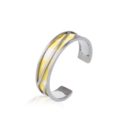 die Stulpen-Armbänder Soem-ODM-Schwarzes 18.5cm Frauen brachte ledernes gelbe Farbe zusammen